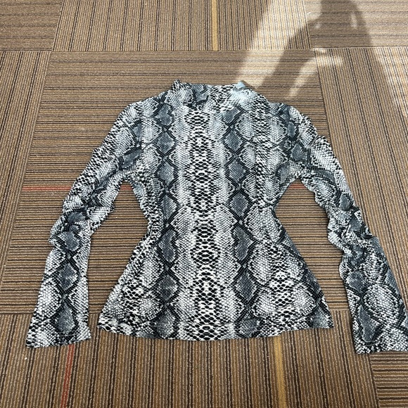 snakeskin print turtleneck - Picture 2 of 2